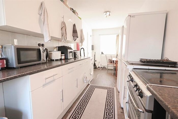 4 Bedroom Semi Detached House To Rent In Burnsall Grove, Coventry, CV5