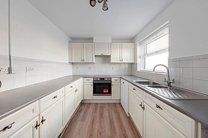 2 Bedroom Flat For Sale In Glaisher Street, London, SE8