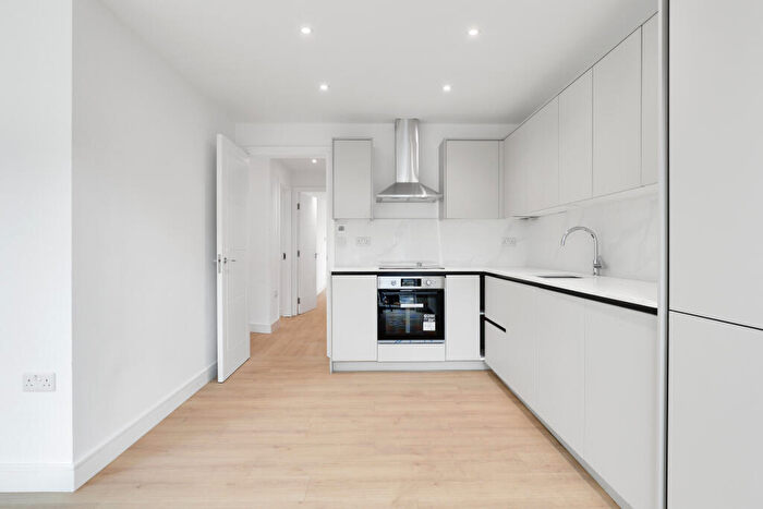 3 Bedroom Flat To Rent In Leather Close, Mitcham, Merton, CR4