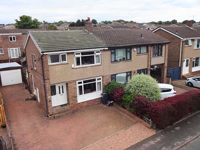 3 Bedroom Semi-Detached House For Sale In Stratton Road, Woodhouse, HD6