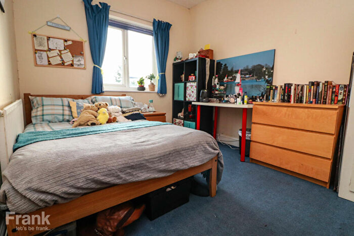 2 Bedroom Flat To Rent In Kenilworth Road, Southampton, SO15