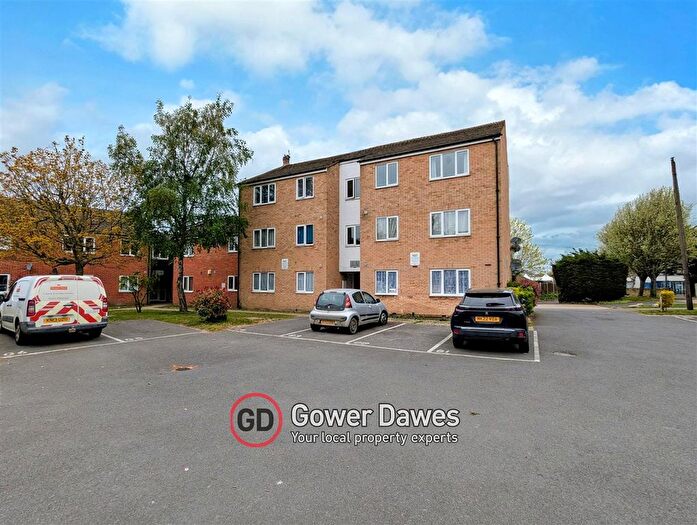 2 Bedroom Maisonette For Sale In Gidea Close, South Ockendon, RM15