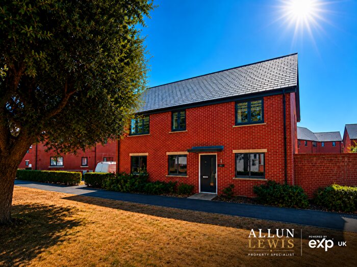 2 Bedroom Coach House For Sale In Blunden Drive, Folkestone, CT20