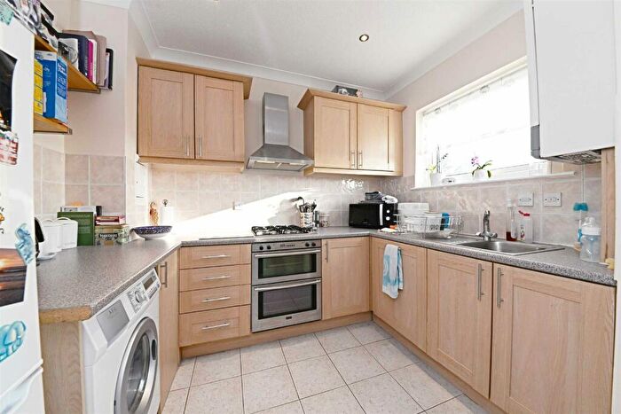 2 Bedroom Flat To Rent In Rowlands Close, Mill Hill, NW7