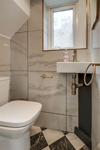 4 Bedroom House For Sale In Woodberry Grove, London, N12