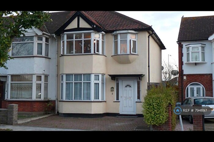 3 Bedroom End Of Terrace House To Rent In Gloucester Road, Romford, RM1