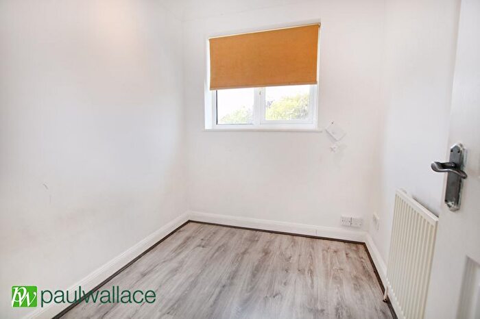 3 Bedroom Detached House For Sale In Canons Gate, Cheshunt, Waltham Cross, EN8