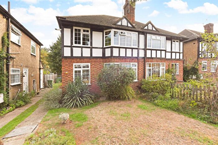 2 Bedroom Maisonette To Rent In Weybridge, Surrey, KT13