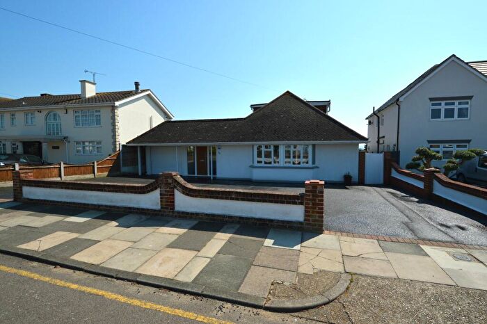 4 Bedroom Detached House To Rent In Leitrim Avenue, Shoeburyness, Southend-on-Sea, SS3