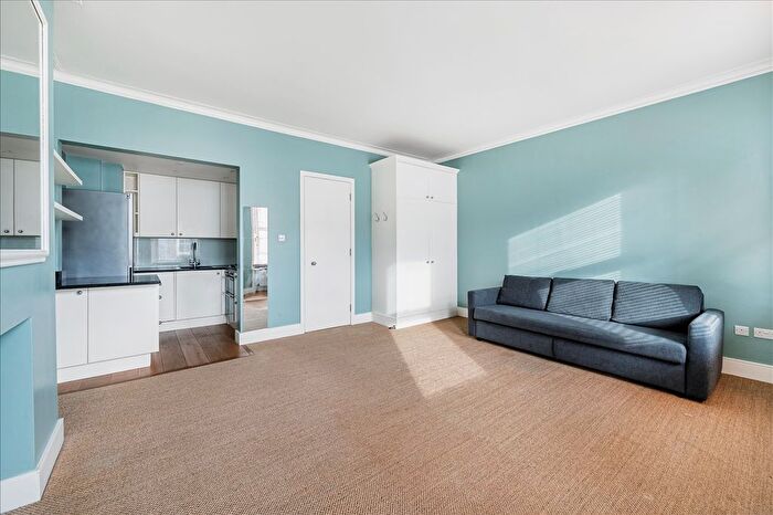1 Bedroom Flat For Sale In Askew Road, Shepherd's Bush, W12