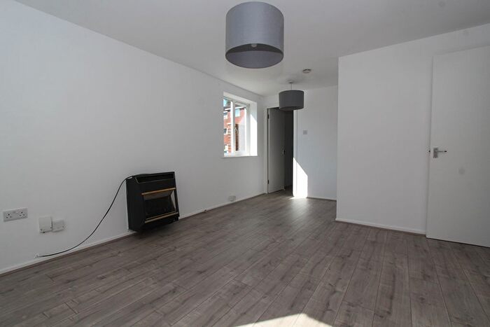 1 Bedroom Maisonette To Rent In The Willows, Caversham, Reading, RG4