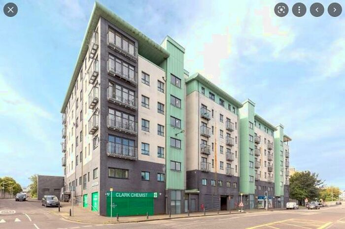 3 Bedroom Flat To Rent In Lindsay Road, Edinburgh, EH6