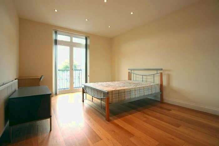 4 Bedroom Flat To Rent In Camden Road, London, N7