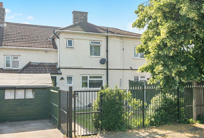 4 Bedroom Terraced House For Sale In Camomile Avenue, Mitcham, Surrey, CR4