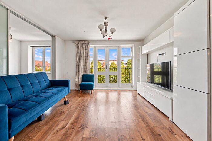 2 Bedroom Flat For Sale In Denham House, West Drayton, UB7