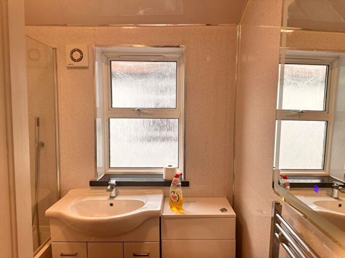 4 Bedroom Terraced House To Rent In Park Avenue, Southall, UB1