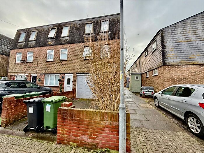 3 Bedroom Town House To Rent In Emanuel Street, Portsmouth, PO2