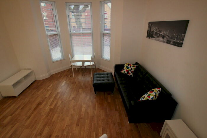 1 Bedroom Apartment To Rent In Fishpond Drive, The Park, Nottingham, NG7