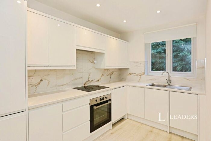 3 Bedroom Flat To Rent In Hartfield Road, Forest Row, East Sussex, RH18