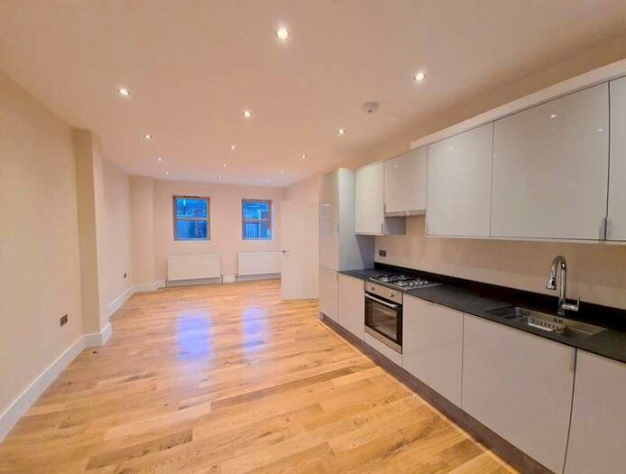 1 Bedroom Property To Rent In - Queen Katherines Ct Queens Katherines Drive, 11 High Street South, LU6