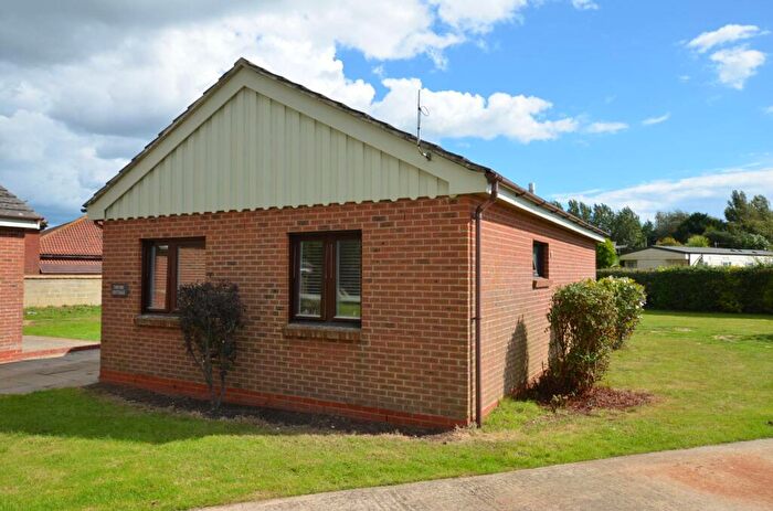 2 Bedroom Detached Bungalow To Rent In Bracklesham Lane, Bracklesham, PO20