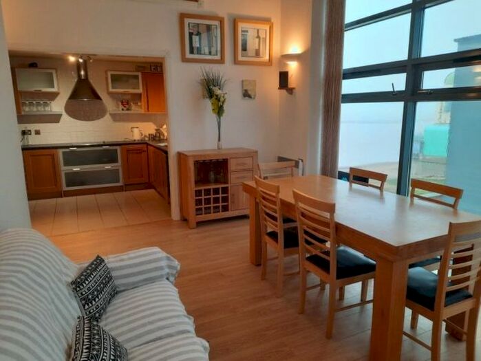 3 Bedroom Flat To Rent In St Christophers Court, Marina, Swansea., SA1