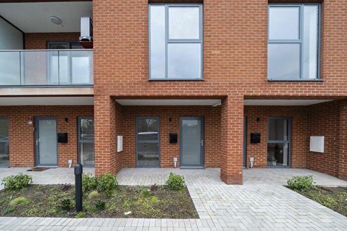 2 Bedroom Flat To Rent In East Road, London, SW19