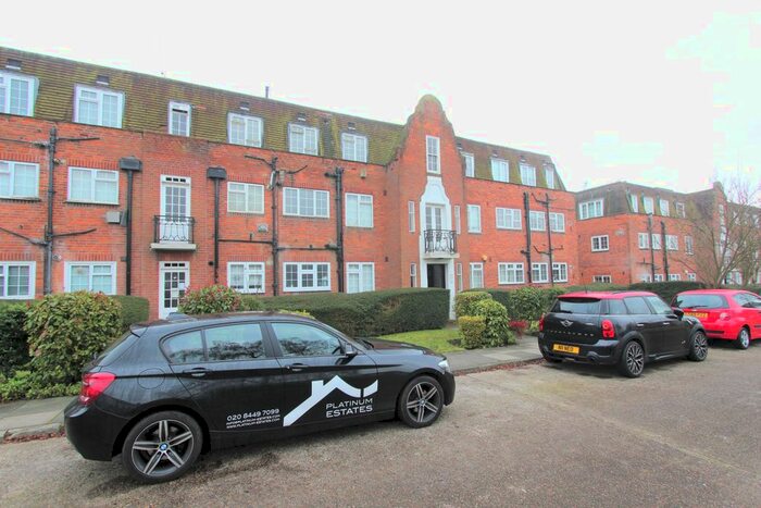 2 Bedroom Flat To Rent In Belmont Close, Cockfosters, Barnet, EN4