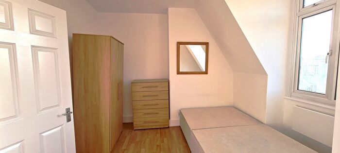 1 Bedroom Studio To Rent In Burlington Parade, Gratton Terrace, Cricklewood, NW2