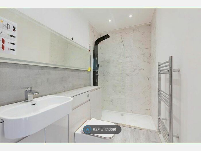 2 Bedroom Flat To Rent In Northfleet, Dartford - Kent, DA11