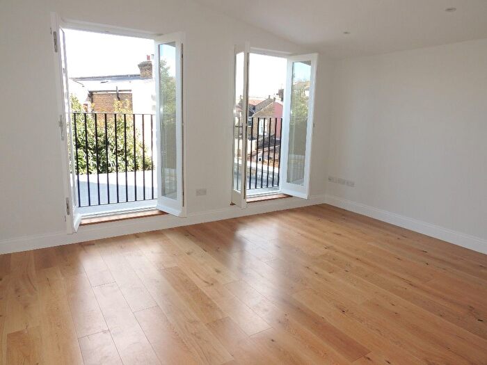 2 Bedroom Flat To Rent In Lordship Lane, East Dulwich, London, SE22