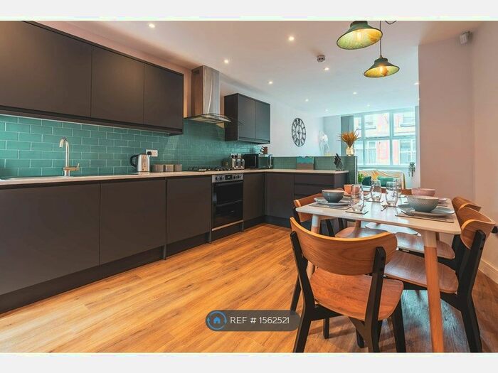 6 Bedroom Terraced House To Rent In Braemar Road, Manchester, M14