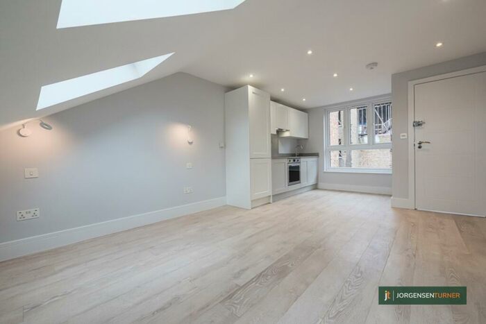 Studio To Rent In Glengall Road, London, NW6