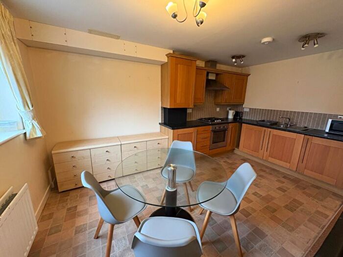 2 Bedroom Flat To Rent In Beeches Bank, Sheffield, South Yorkshire, Uk, S2