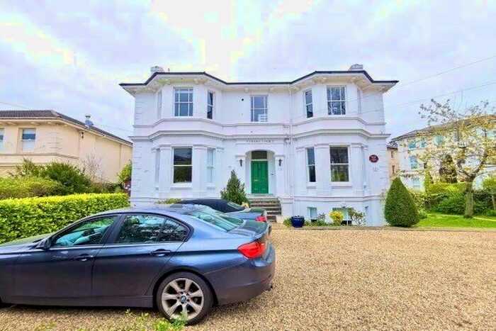 2 Bedroom Flat To Rent In Edbury Court, Tunbridge Wells, TN1