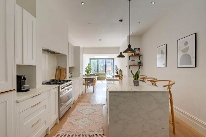 3 Bedroom Flat For Sale In Penerley Road, Catford, SE6