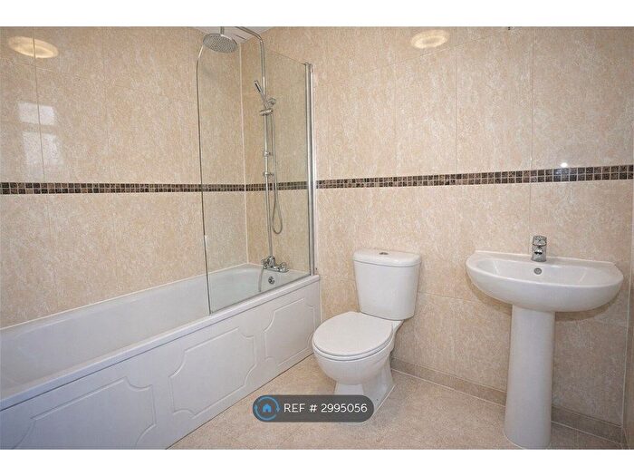 2 Bedroom Flat To Rent In High Street, Barkingside, Ilford, IG6