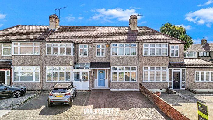 3 Bedroom Terraced House For Sale In Upper Rainham Road, Hornchurch, RM12