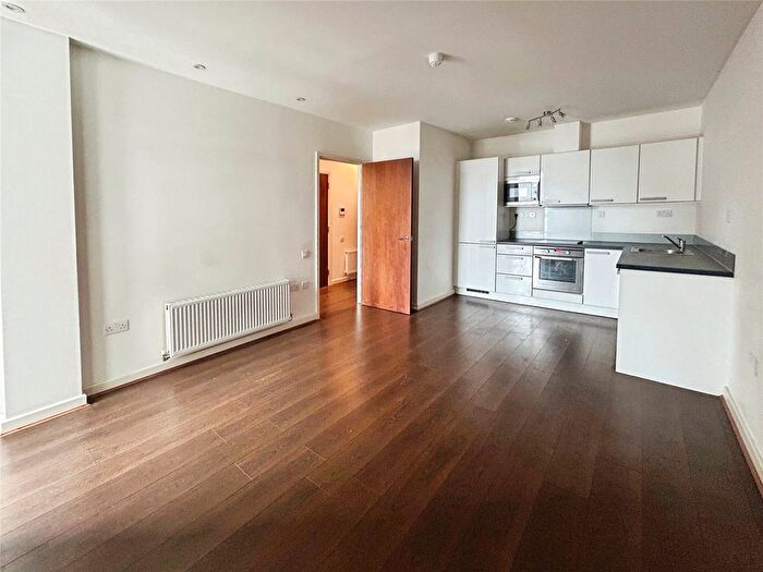 1 Bedroom Flat To Rent In St. John's Hill, London, SW11