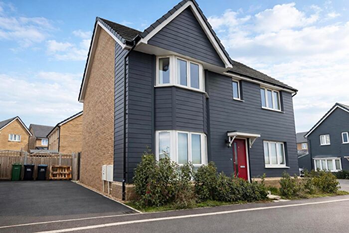 4 Bedroom Detached House For Sale In Defoe Close, Tattenhoe Park, Milton Keynes, MK4