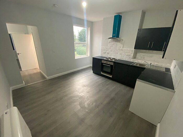 2 Bedroom Flat To Rent In Cleveland Road, Manchester, M8