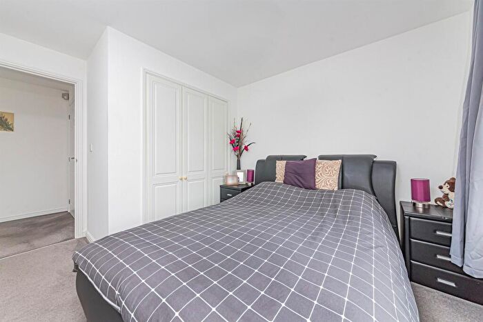 2 Bedroom Apartment To Rent In Victoria Gardens, Wokingham, RG40