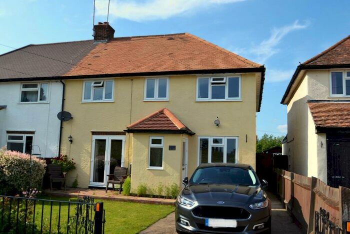 3 Bedroom Semi-Detached House For Sale In Vale Cottages, Great Munden., SG11