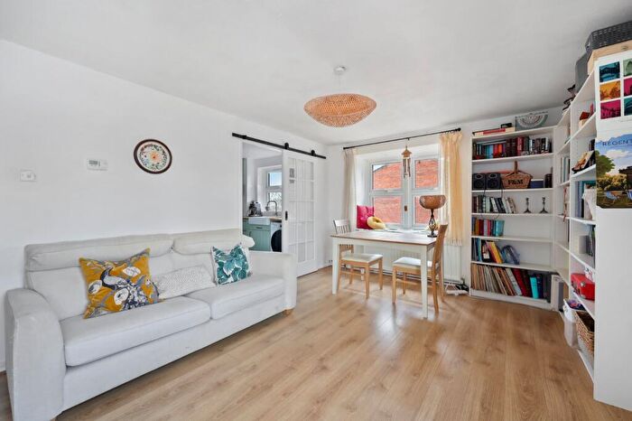 2 Bedroom Flat To Rent In Barker Drive, Camden, NW1
