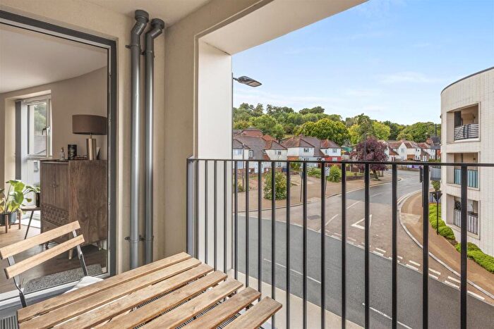 1 Bedroom Apartment For Sale In Suffield Hill, High Wycombe, HP11