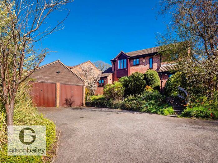 4 Bedroom Detached House For Sale In Oakdale Road, Brundall, NR13