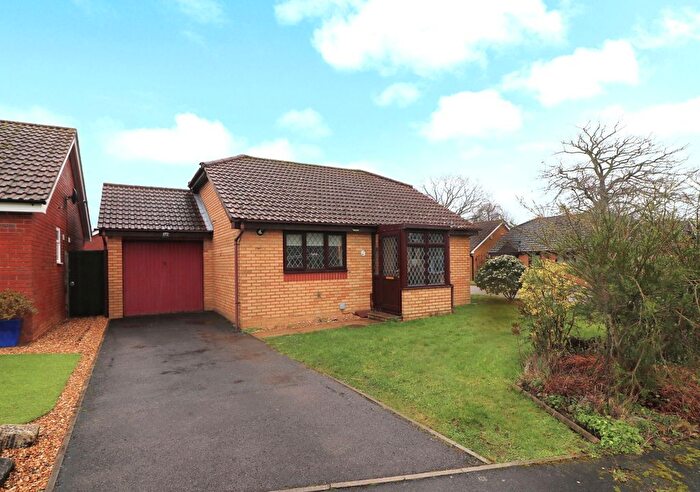 2 Bedroom Detached Bungalow For Sale In Garratt Close, Hedge End, SO30