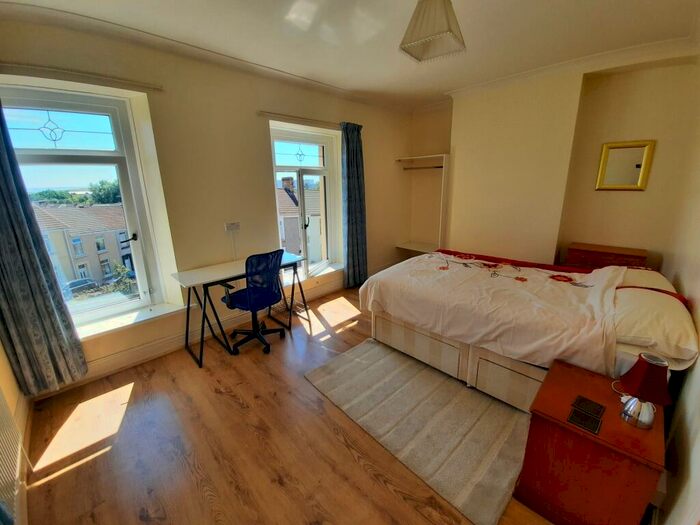 4 Bedroom House To Rent In Kinley Street, St Thomas, Swansea, SA1