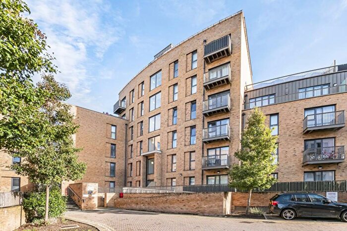 2 Bedroom Apartment For Sale In Cabot Close, Croydon, CR0