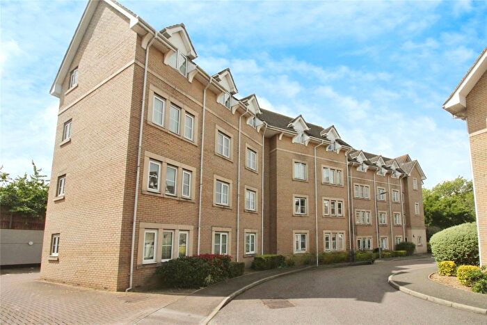 2 Bedroom Flat To Rent In Walnut Close, Laindon, Basildon, SS15